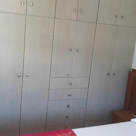 Menikos Himara