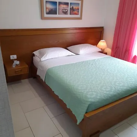 Menikos * Himara