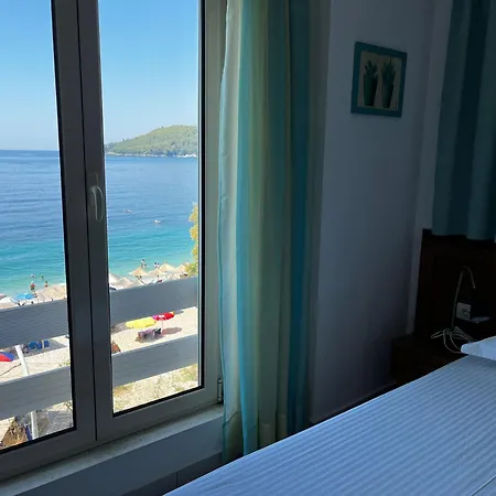 Menikos Appartement *