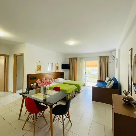 Menikos Apartament *