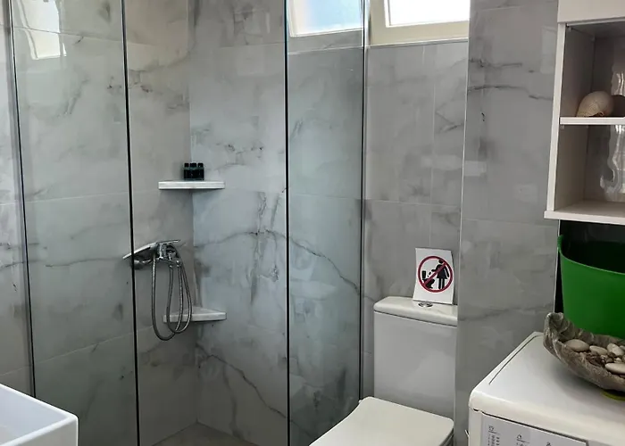 Menikos Apartment Himare