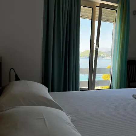 Menikos Apartment