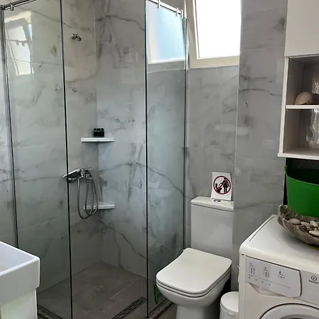 Menikos Appartamento Himare