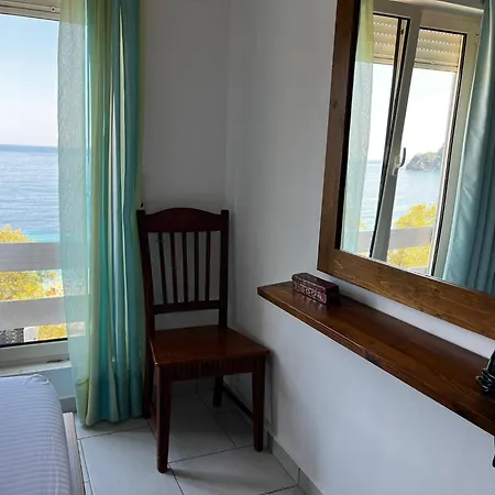 Menikos Apartment
