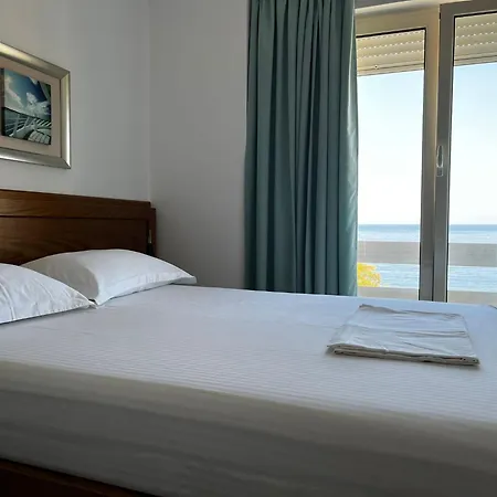 Apartment Menikos *