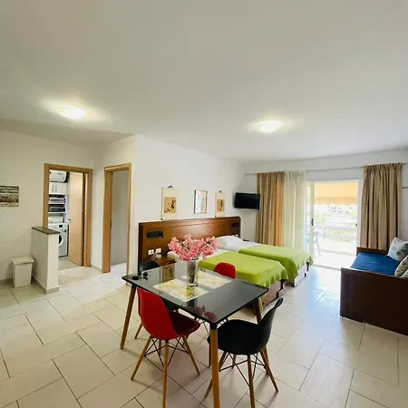 Menikos Apartment Himare