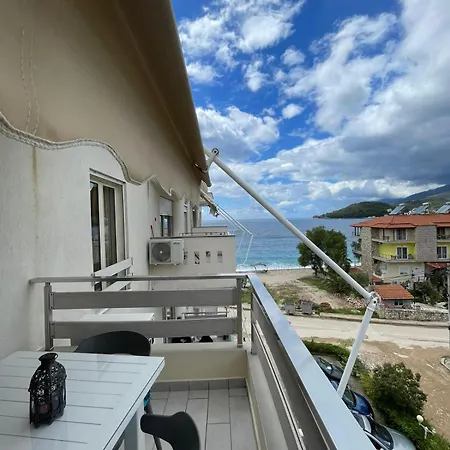 Menikos Apartment *