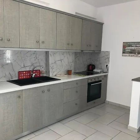 Menikos Apartment *